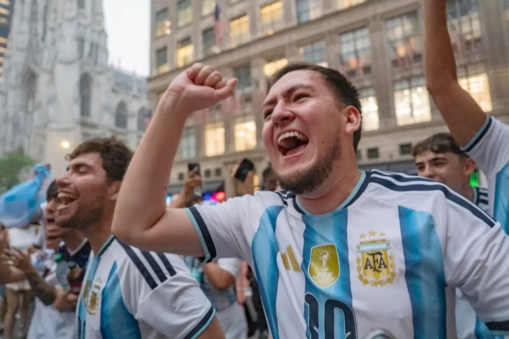Argentinos agotan vuelos para viajar a la final ante España