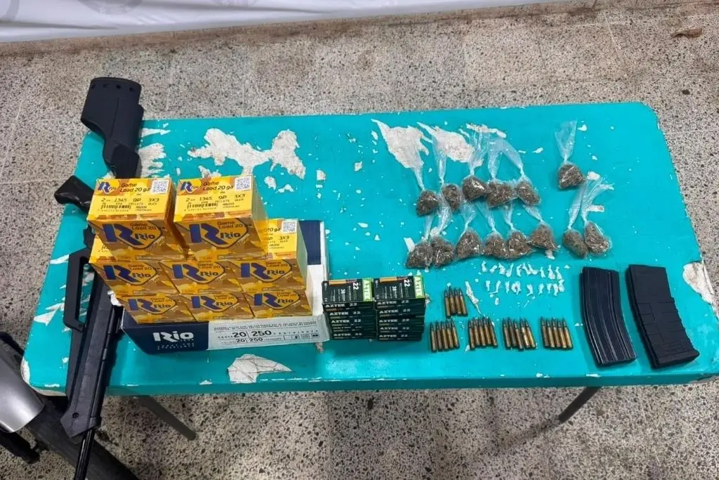 FGR investiga a dos detenidos por armas, cartuchos, drogas y posible delito migratorio en Emiliano Zapata