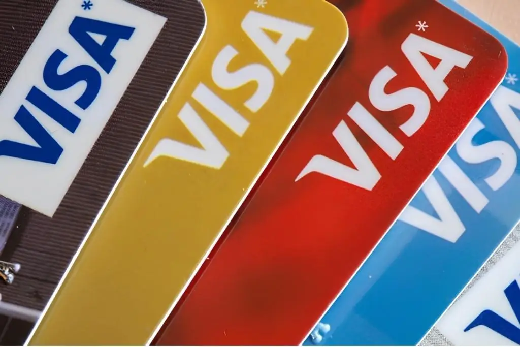 Visa recortará 2 mil 600 empleos; CEO atribuye a la IA parte del cambio en la forma de trabajar