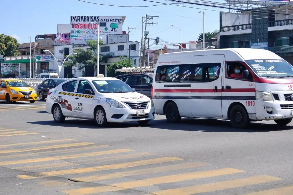 Transportistas aceptan tarifa de 12 pesos, pero advierten que buscarán nuevos ajustes