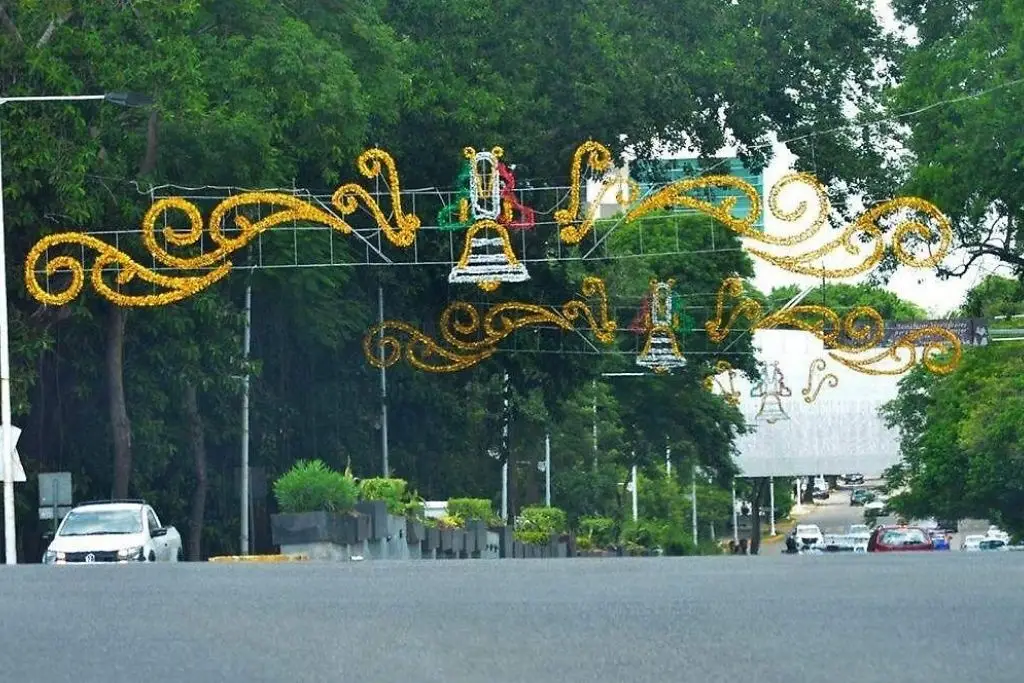 Cierre parcial en Paseo Tabasco por colocación de adornos patrios