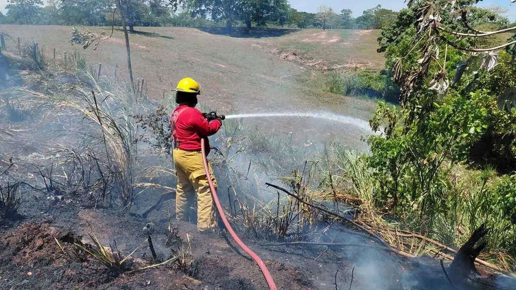 Incendios urbanos en Tabasco aumentaron 30% durante temporada de calor
