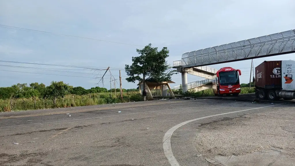 Tras bloqueo de 36 horas, reabren la vía Villahermosa- Frontera