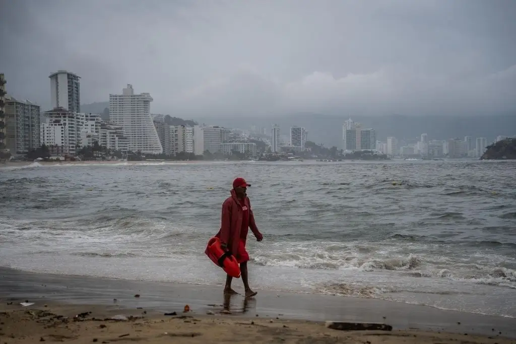 Huracán Polo se intensifica a categoría 5 y alerta por lluvias torrenciales en Guerrero y Michoacán
