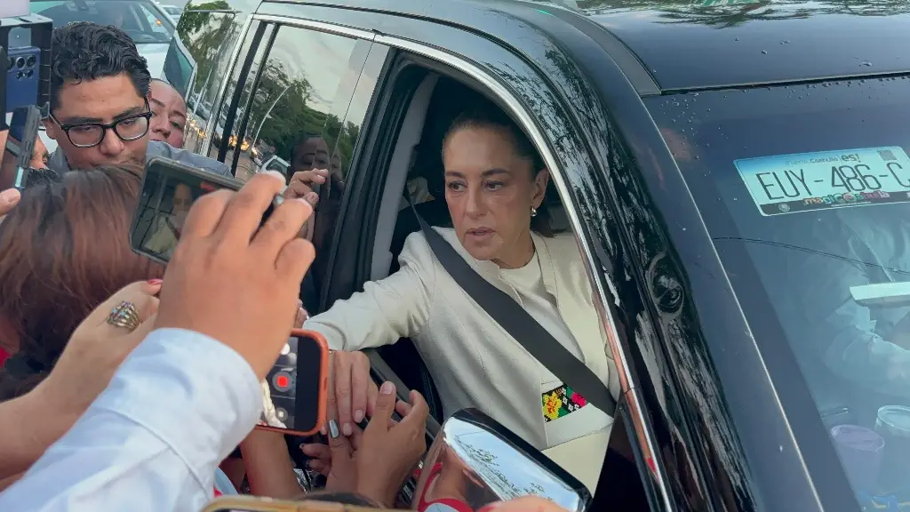 Se manifiestan trabajadores de Salud en la 30 Zona Militar; piden justicia salarial a Sheinbaum