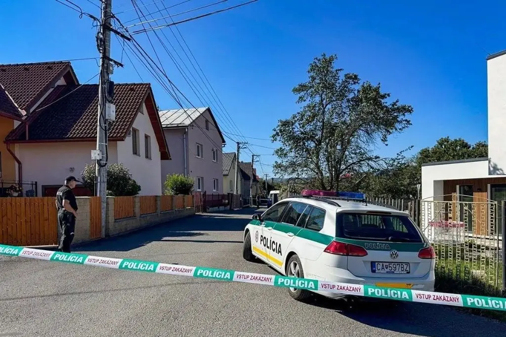 Estudiante en Eslovaquia apuñala y mata a una profesora; hiere a otras 2 personas