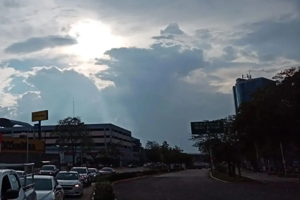 Chubascos con lluvias puntuales fuertes en zonas de Tabasco este miércoles