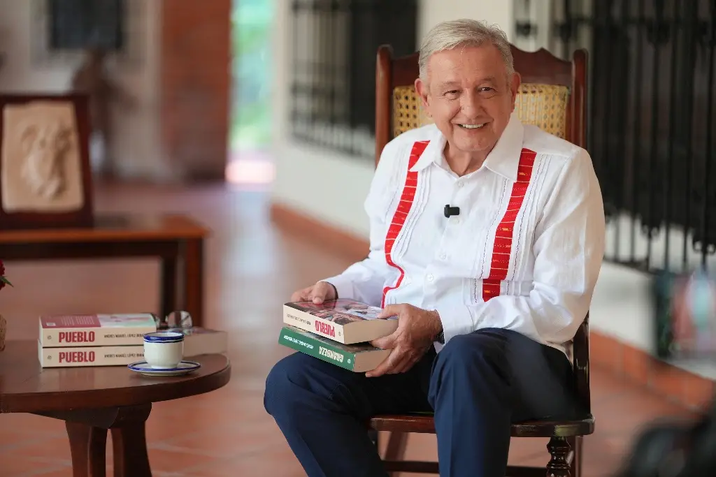 López Obrador reaparece y anuncia su nuevo libro titulado 'Pueblo'   