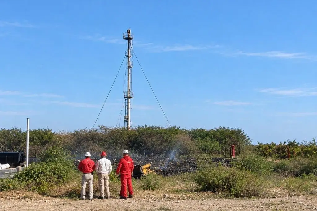Aclara Pemex que incendio en Dos Bocas fue en pastizal y no en la Refinería Olmeca