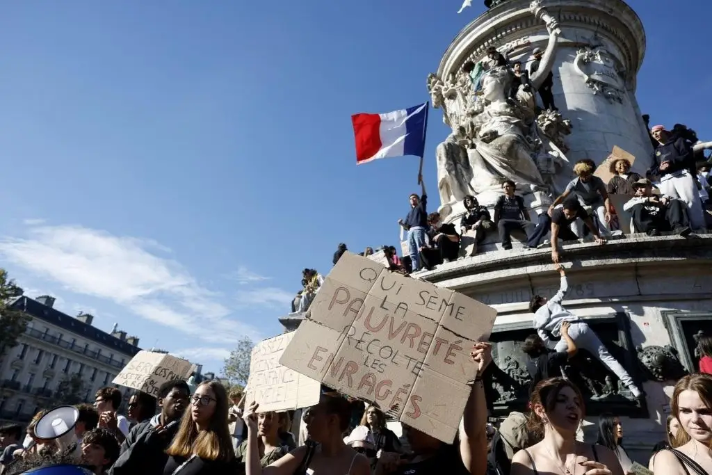 Protestas estudiantiles en Francia se intensifican con cientos de heridos y más de 5 mil arrestos