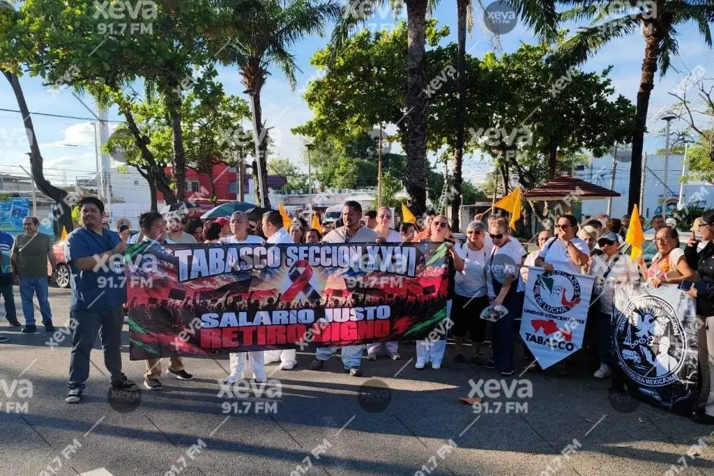 Trabajadores del IMSS marchan en Tabasco para exigir mejores condiciones laborales