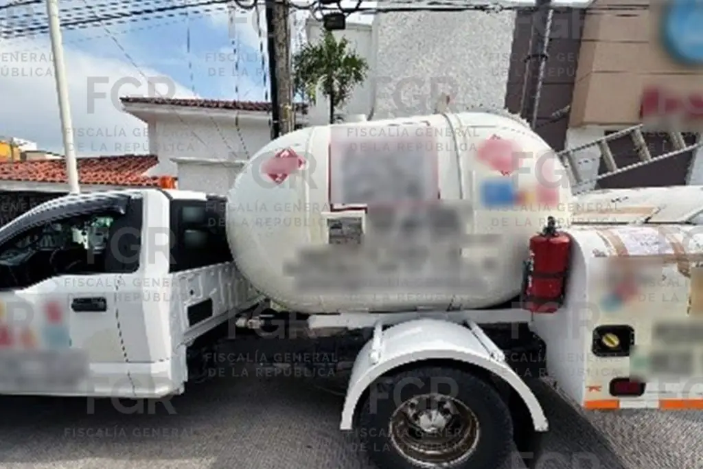 Aseguran casi 2 mil 800 litros de gas LP en Villahermosa; detienen a dos hombres