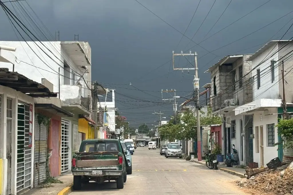 Prevén chubascos con lluvias puntuales fuertes en zonas de Tabasco este jueves