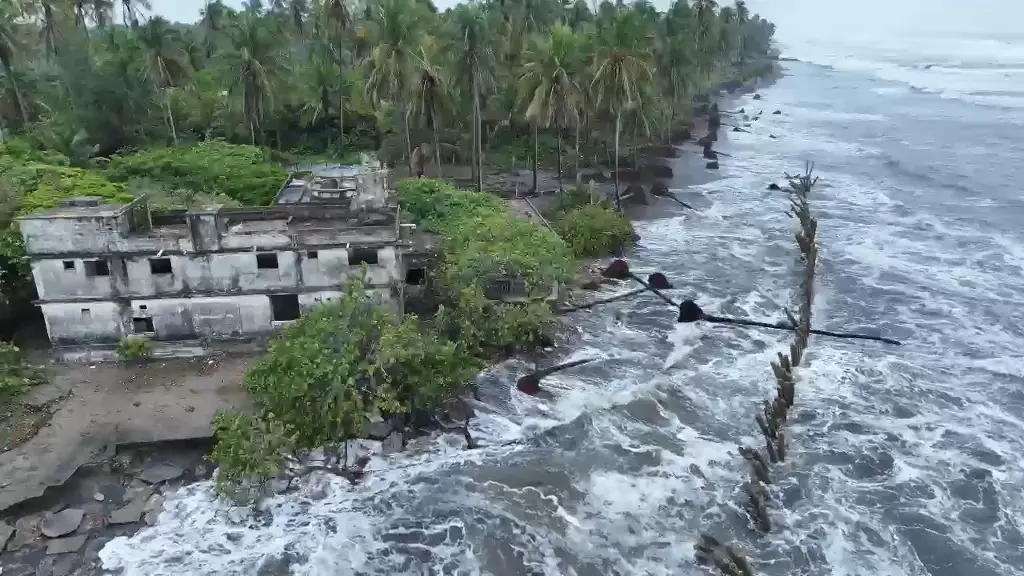 Tabasco en alerta por erosión marina; van 70 kilómetros perdidos 