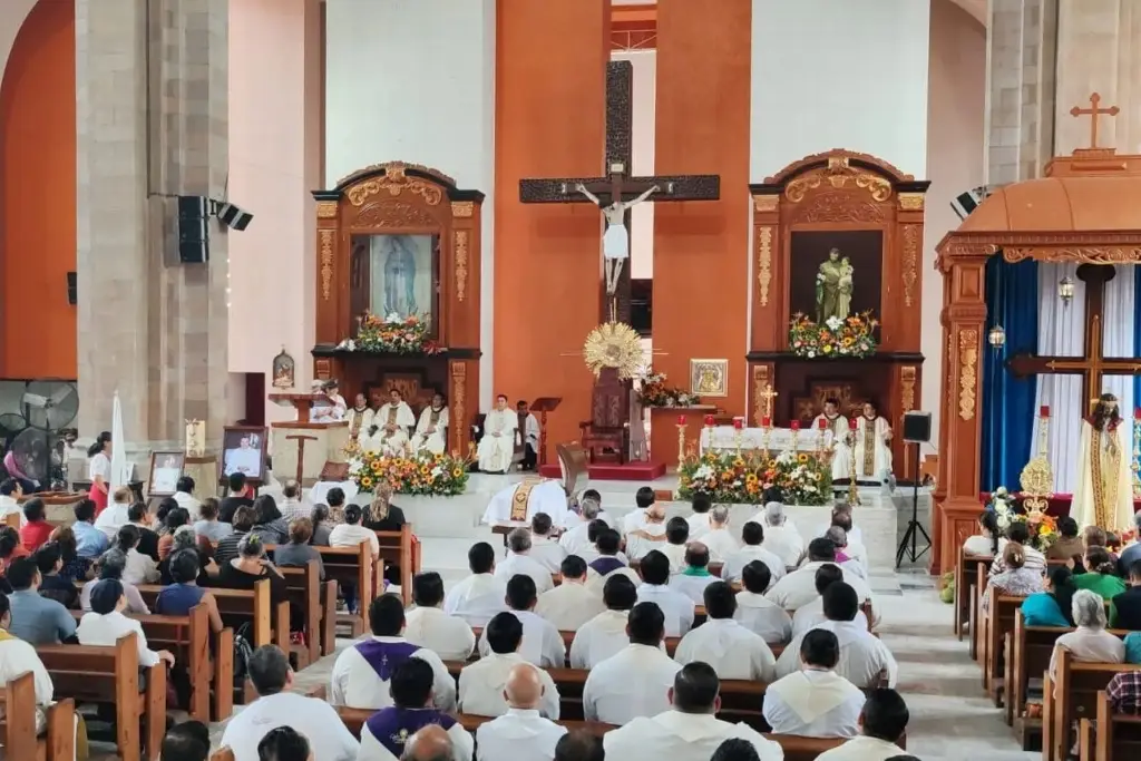 Misa exequial en Catedral de Tabasco honra vida del presbítero José Manuel Carrera Arias 