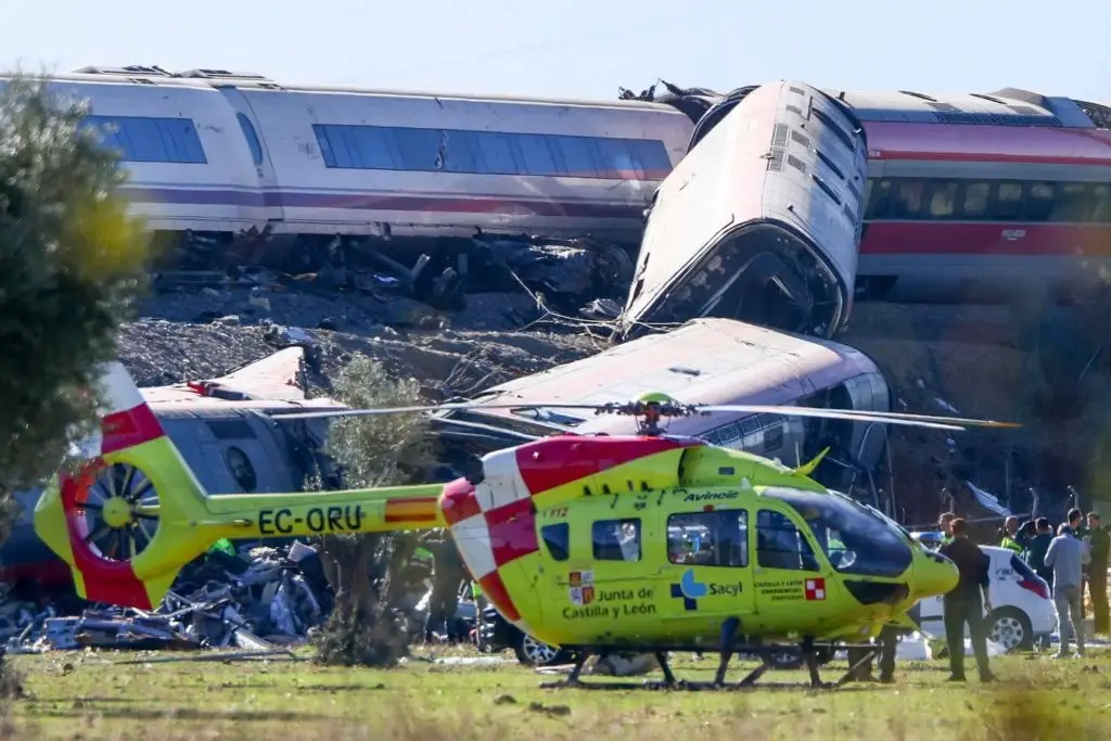 Suman 64 muertos y 58 heridos por accidente de trenes en España