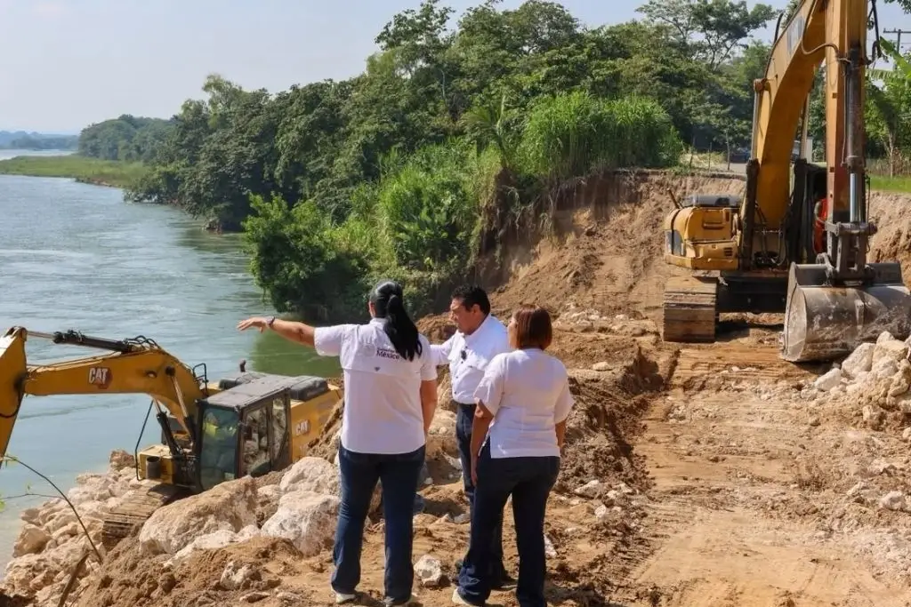 Supervisan obra de protección contra la erosión del río Mezcalapa en Huimanguillo 