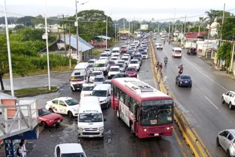 Cuatro accidentes provocan caos vial en la carretera Villahermosa - Nacajuca