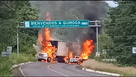 Operativo contra CJNG provoca bloqueos y quema de vehículos en Michoacán