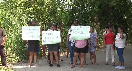 Habitantes de Santa Catalina, en Centro, viven con miedo por camino en ruinas