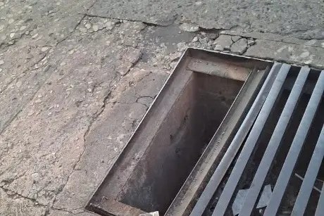 Solicitan reparar alcantarilla en la  Sanchez Magallanes