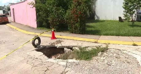 Vecinos de “La Huerta” solicitan la reparación de socavón