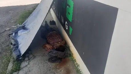 Piden atender a persona en situación de calle en colonia El Espejo