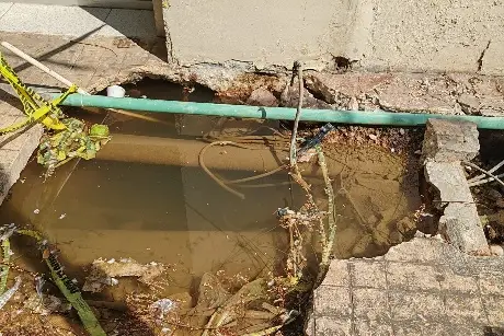 Reparación de fuga en Zona Luz suspendida por riesgo de descarga eléctrica a trabajadores