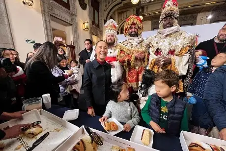 Niños y niñas celebran con Sheinbaum el Día de Reyes