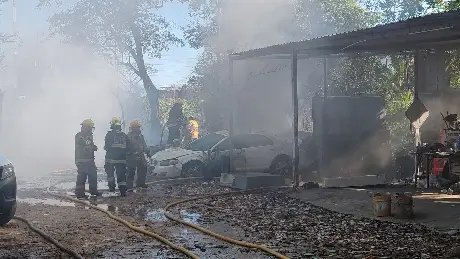 Incendio en taller de 16 de Septiembre deja solo daños materiales, reporta Protección Civil