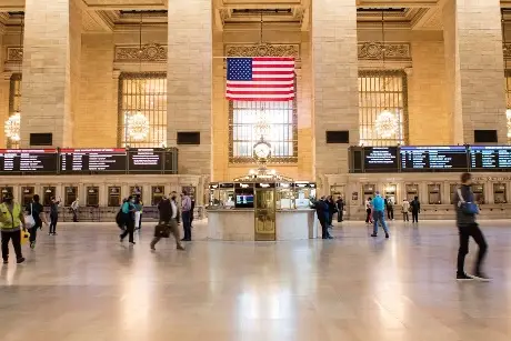 Trump analiza exigir a los bancos de EE.UU. datos sobre la nacionalidad de sus clientes