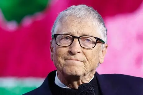 Bill Gates se disculpa por lazos con Epstein y se desvincula del delito