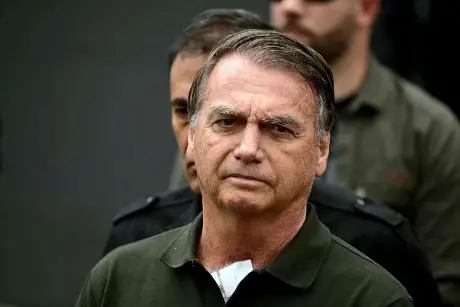 Jair Bolsonaro es hospitalizado por líquido en los pulmones y sin previsión de alta
