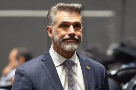 Sergio Mayer solicita reincorporación a la Cámara de Diputados tras ser eliminado de LCDLF