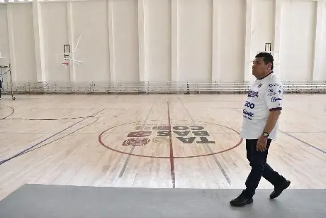 Javier May supervisa construcción del nuevo Palacio de los Deportes; invierten 23 MDP 