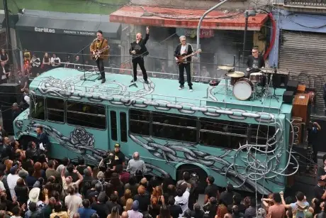 ¿Bono, eres tú? U2 toma calles de la CDMX para grabar video ¡y fans enloquecen!
