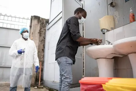 OMS alerta por “magnitud y rapidez” de brote de ébola en el Congo y Uganda