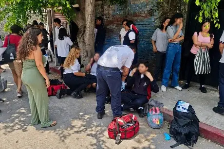 Enjambre de Abejas ataca a 100 Personas en Telesecundaria de Morelos