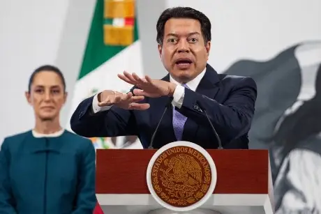 Mario Delgado rechaza “soborno” de 800 mdp a la CNTE para retirar su plantón