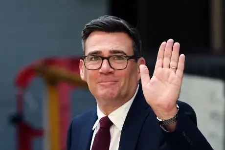 Andy Burnham será primer ministro de Reino Unido en sustitución de Starmer