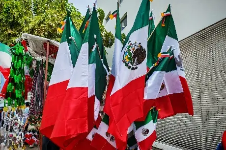 Esperan repunte en ventas de artículos patrios para la noche del Grito 