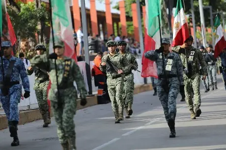 Desfilaron para el pueblo tabasqueño en el marco del 216 aniversario de la Independencia 