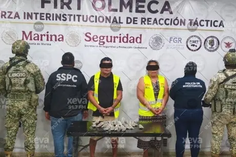 Detienen a dos personas por presunta venta de droga
